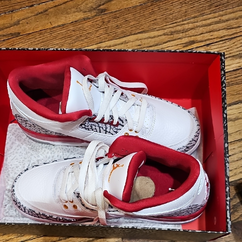 Mint Jordan 3 Red And White With Box Imperfection On Left Shoe (Jordan Logo) - Picture 2 of 9